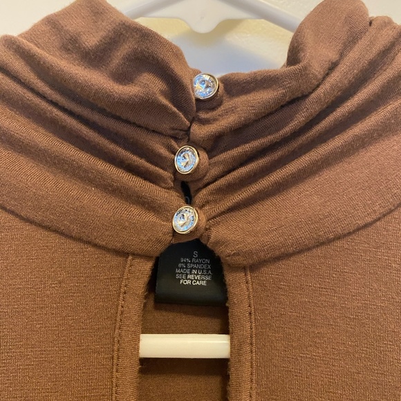 Arden B. Turtle Neck Keyhole Blouse Brown Gems S - Picture 4 of 9